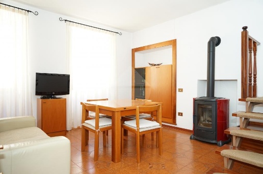 casa indipendente in vendita a Scheggia e Pascelupo