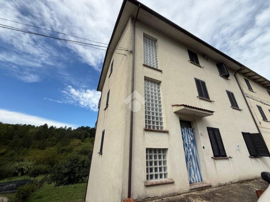 casa indipendente in vendita a Scheggia e Pascelupo in zona Pascelupo