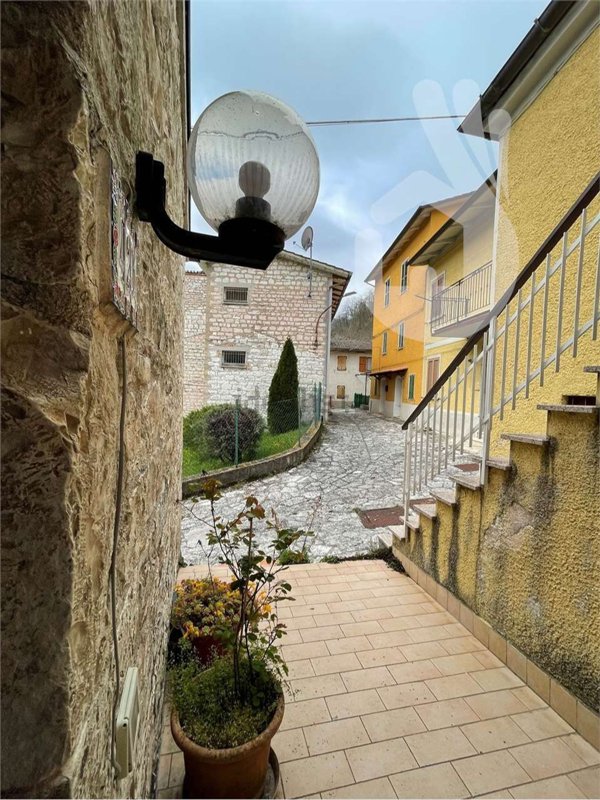 casa indipendente in vendita a Scheggia e Pascelupo in zona Pascelupo