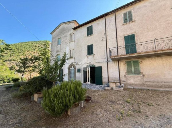 casa indipendente in vendita a Scheggia e Pascelupo in zona Pascelupo