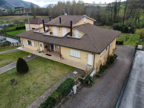 casa indipendente in vendita a Scheggia e Pascelupo in zona Pascelupo