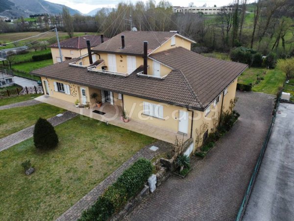 casa indipendente in vendita a Scheggia e Pascelupo in zona Pascelupo