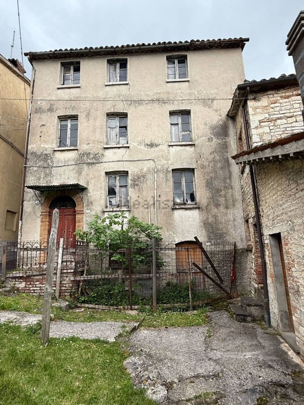 casa indipendente in vendita a Scheggia e Pascelupo in zona Ponte Calcara