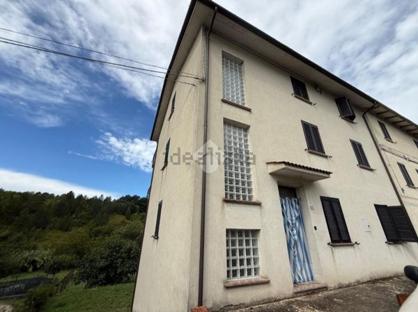 casa indipendente in vendita a Scheggia e Pascelupo