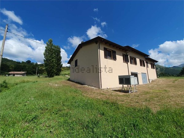 casa indipendente in vendita a Scheggia e Pascelupo