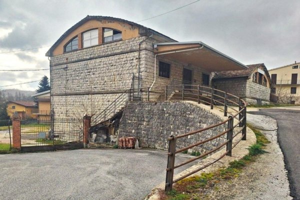 locale di sgombero in vendita a Scheggia e Pascelupo