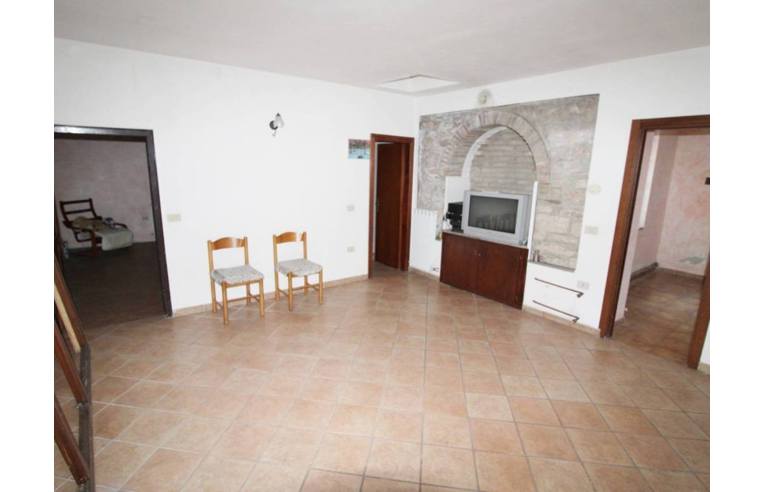 casa indipendente in vendita a Scheggia e Pascelupo in zona Ponte Calcara
