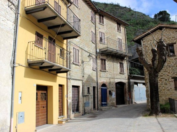 casa indipendente in vendita a Scheggia e Pascelupo