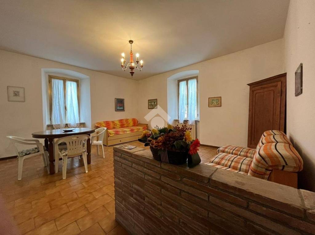casa indipendente in vendita a Scheggia e Pascelupo