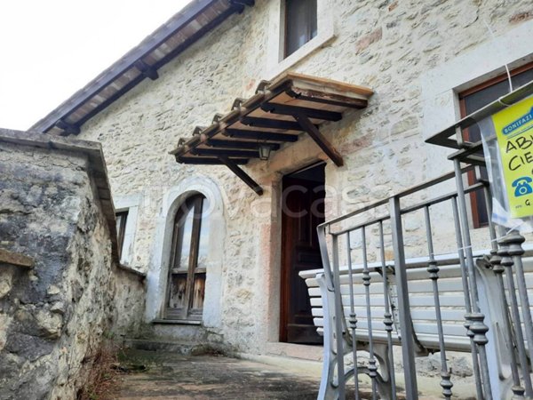 casa indipendente in vendita a Scheggino in zona Pontuglia