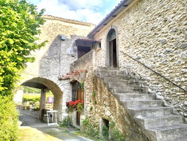 appartamento in vendita a Scheggino in zona Pontuglia