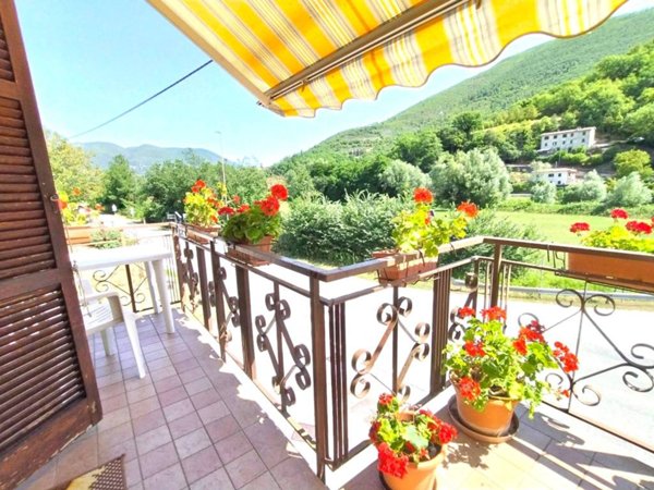casa indipendente in vendita a Scheggino