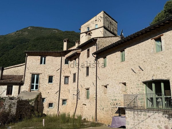 appartamento in vendita a Scheggino in zona Pontuglia