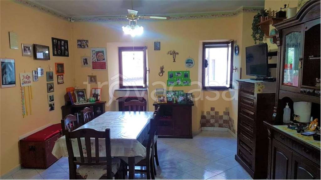casa indipendente in vendita a Scheggino