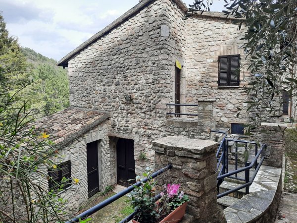 casa indipendente in vendita a Scheggino