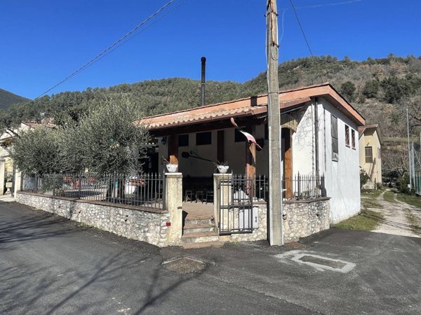 negozio in vendita a Scheggino in zona Ceselli