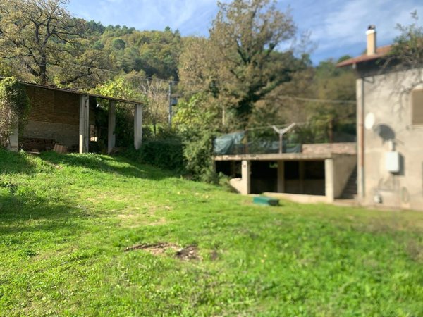 casa indipendente in vendita a Scheggino