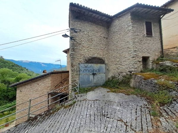 appartamento in vendita a Scheggino in zona Schioppo