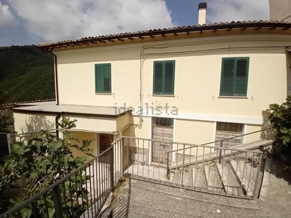 appartamento in vendita a Scheggino in zona Ceselli