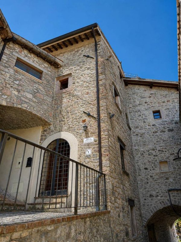 casa indipendente in vendita a Scheggino