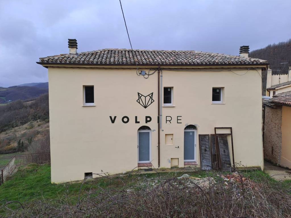 casa indipendente in vendita a Sellano