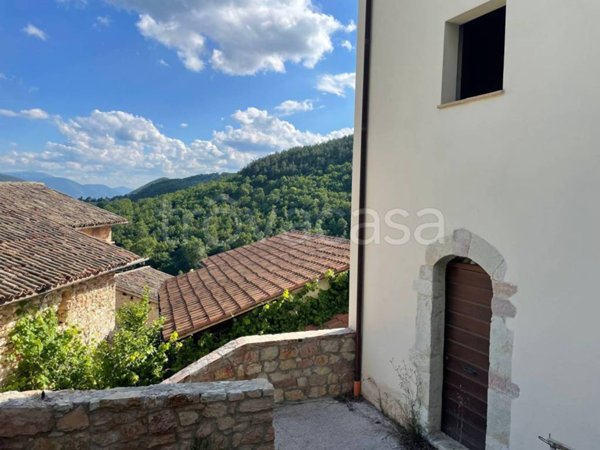 appartamento in vendita a Sellano in zona Piaggia