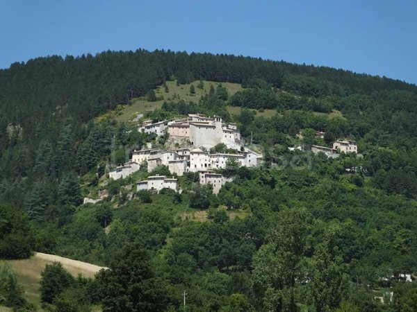 casa indipendente in vendita a Sellano in zona Casale
