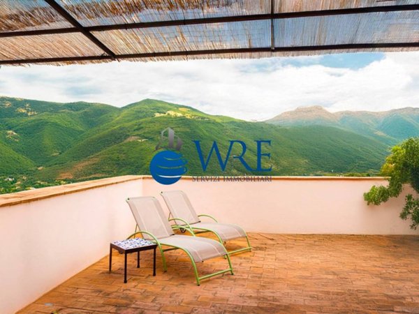 appartamento in vendita a Sellano in zona Postignano