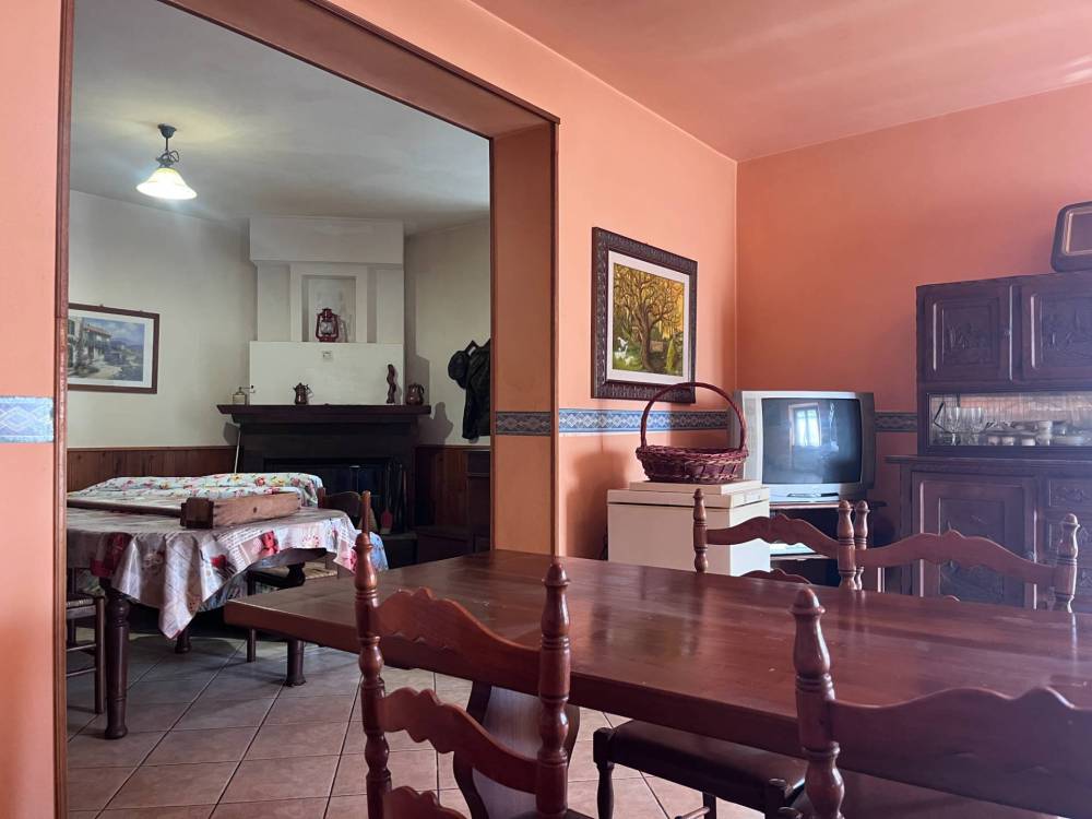 casa indipendente in vendita a Sellano in zona Apagni
