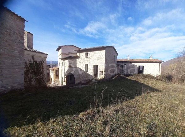 casale in vendita a Sellano in zona Casale
