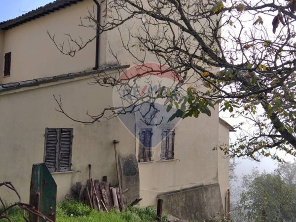 casa indipendente in vendita a Sellano