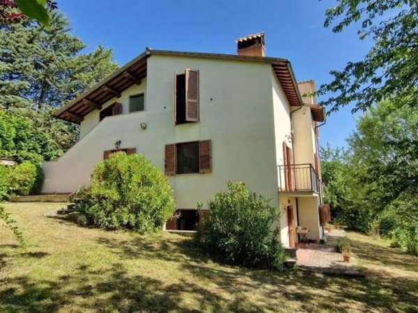 casa indipendente in vendita a Sellano in zona Montesanto