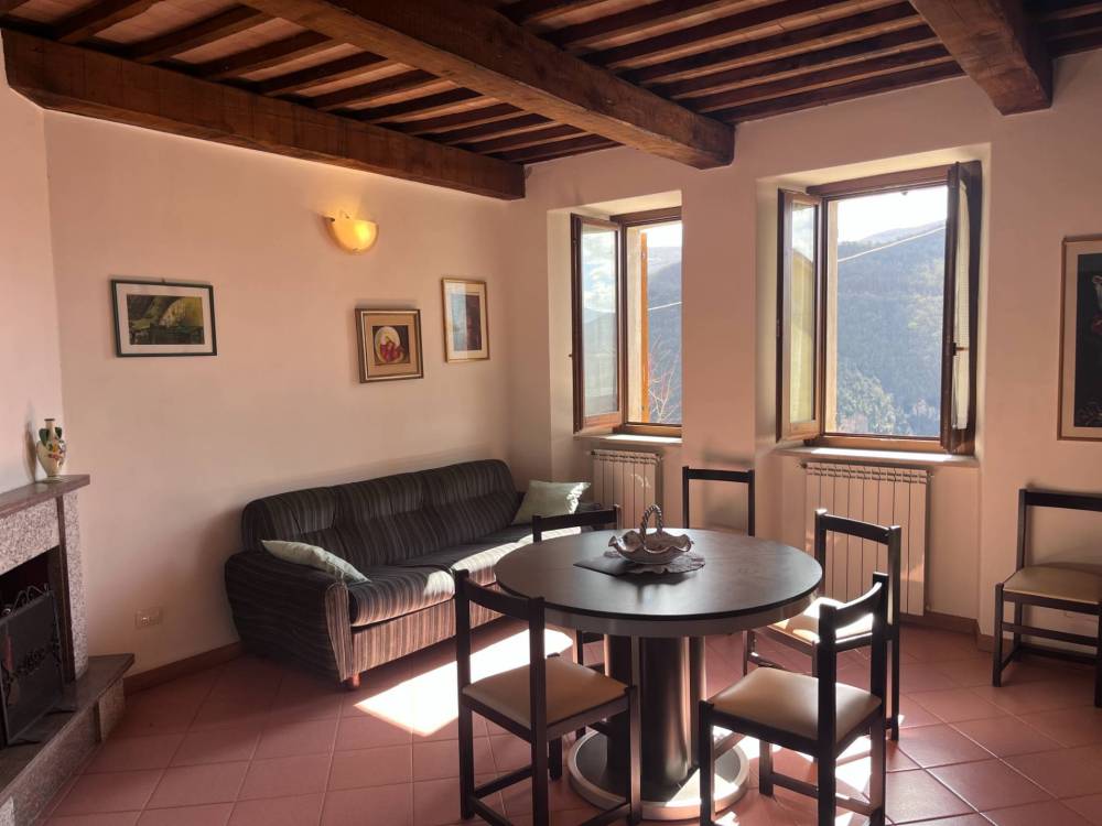 casa indipendente in vendita a Sellano