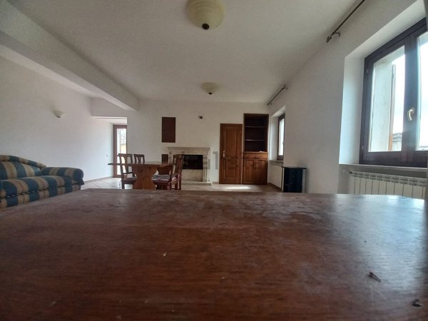 appartamento in vendita a Sellano in zona Villamagina