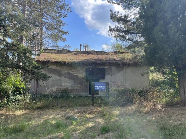 casa indipendente in vendita a Sellano in zona Piaggia