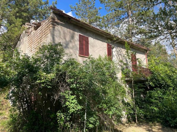 casa indipendente in vendita a Sellano in zona Piaggia