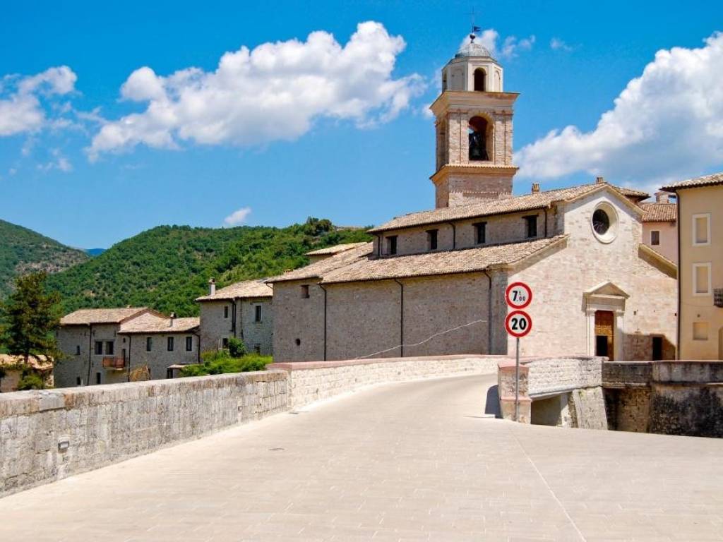 quadrivano in vendita a Sellano