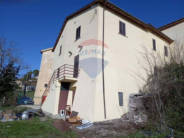 appartamento in vendita a Sellano in zona Casale