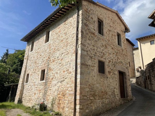 casa indipendente in vendita a Sellano in zona Casale