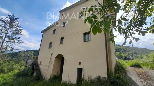 casa indipendente in vendita a Sellano in zona Casale