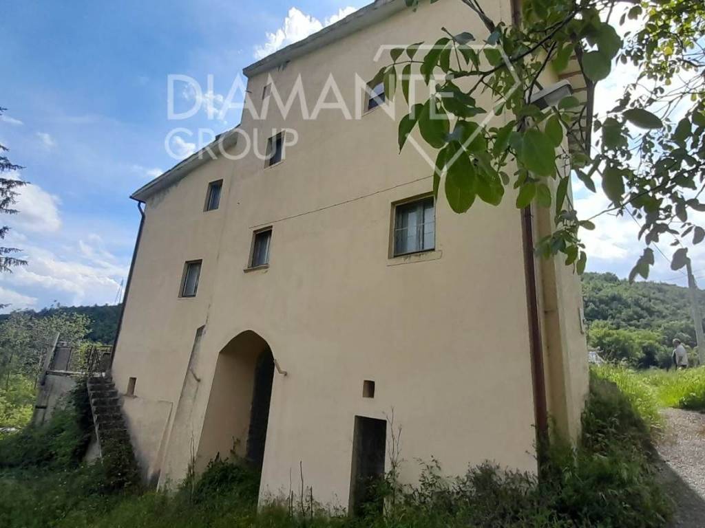 appartamento in vendita a Sellano in zona Casale
