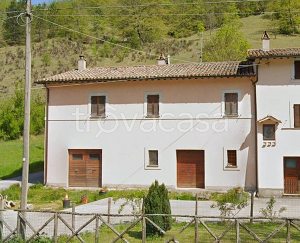 casa indipendente in vendita a Sellano in zona Montesanto