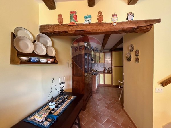 casa semindipendente in vendita a Sellano