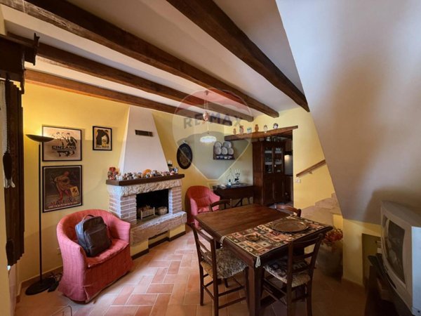 casa indipendente in vendita a Sellano in zona Piaggia