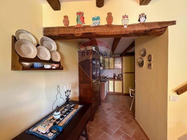 casa indipendente in vendita a Sellano in zona Piaggia