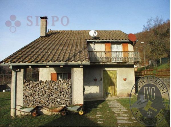 casa indipendente in vendita a Sellano