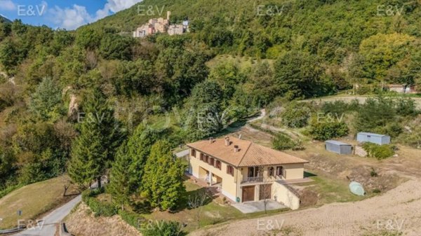 casa indipendente in vendita a Sellano in zona Postignano