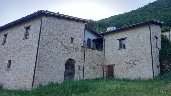 appartamento in vendita a Sellano in zona Postignano