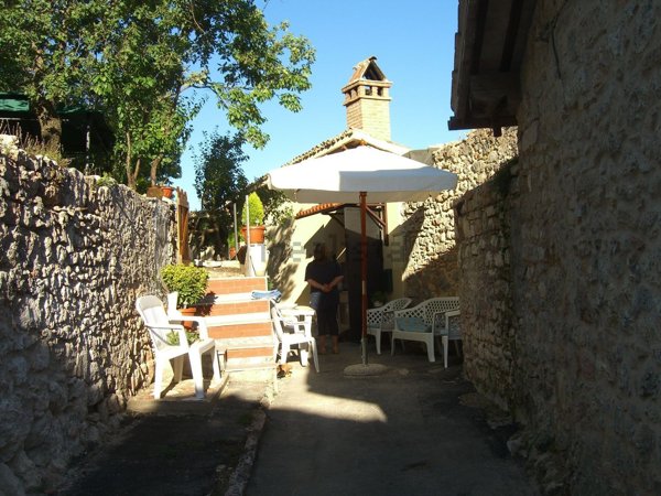 appartamento in vendita a Sellano in zona Renaro