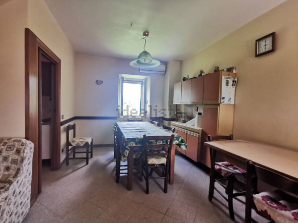 casa indipendente in vendita a Sellano